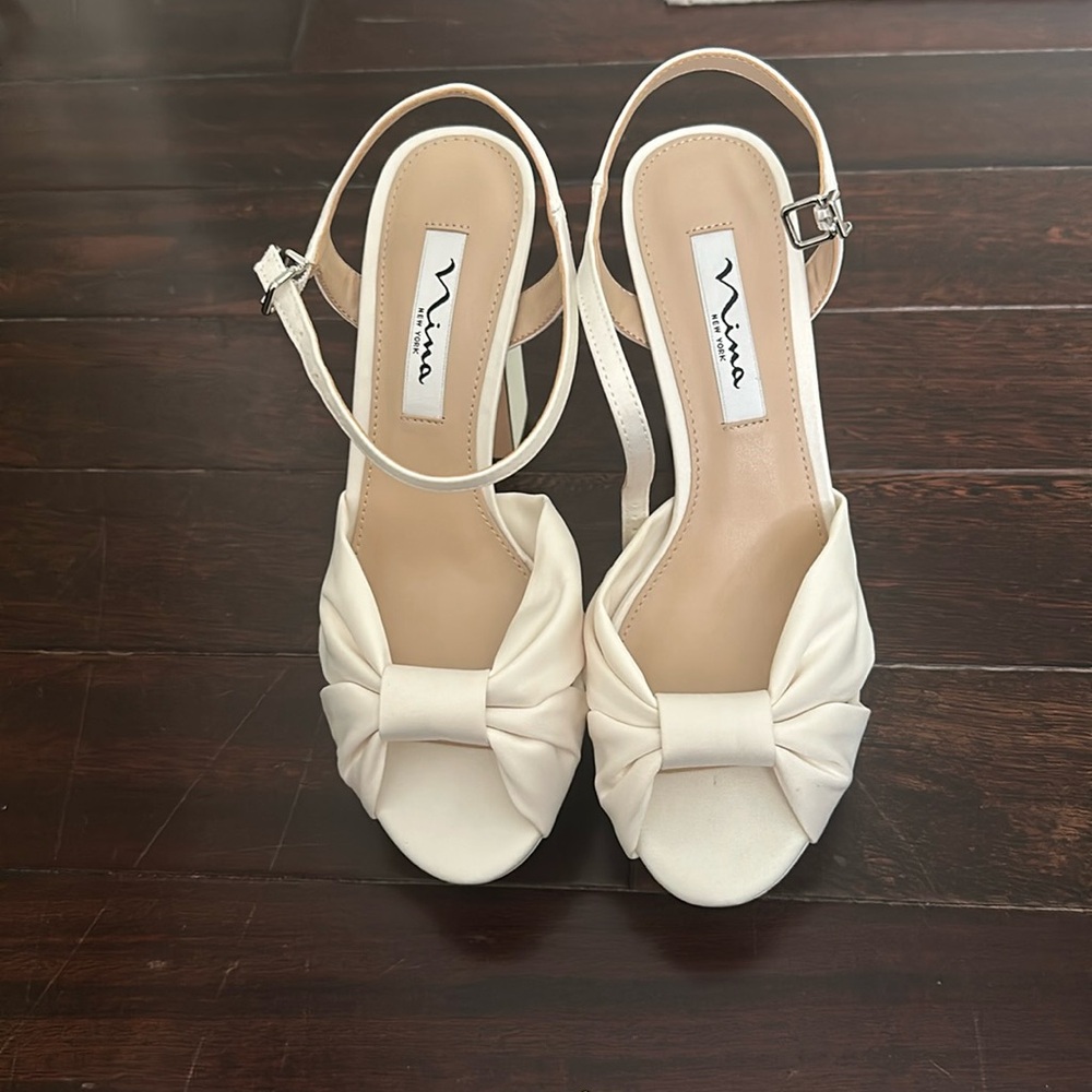 White platform heel, size 8, never worn